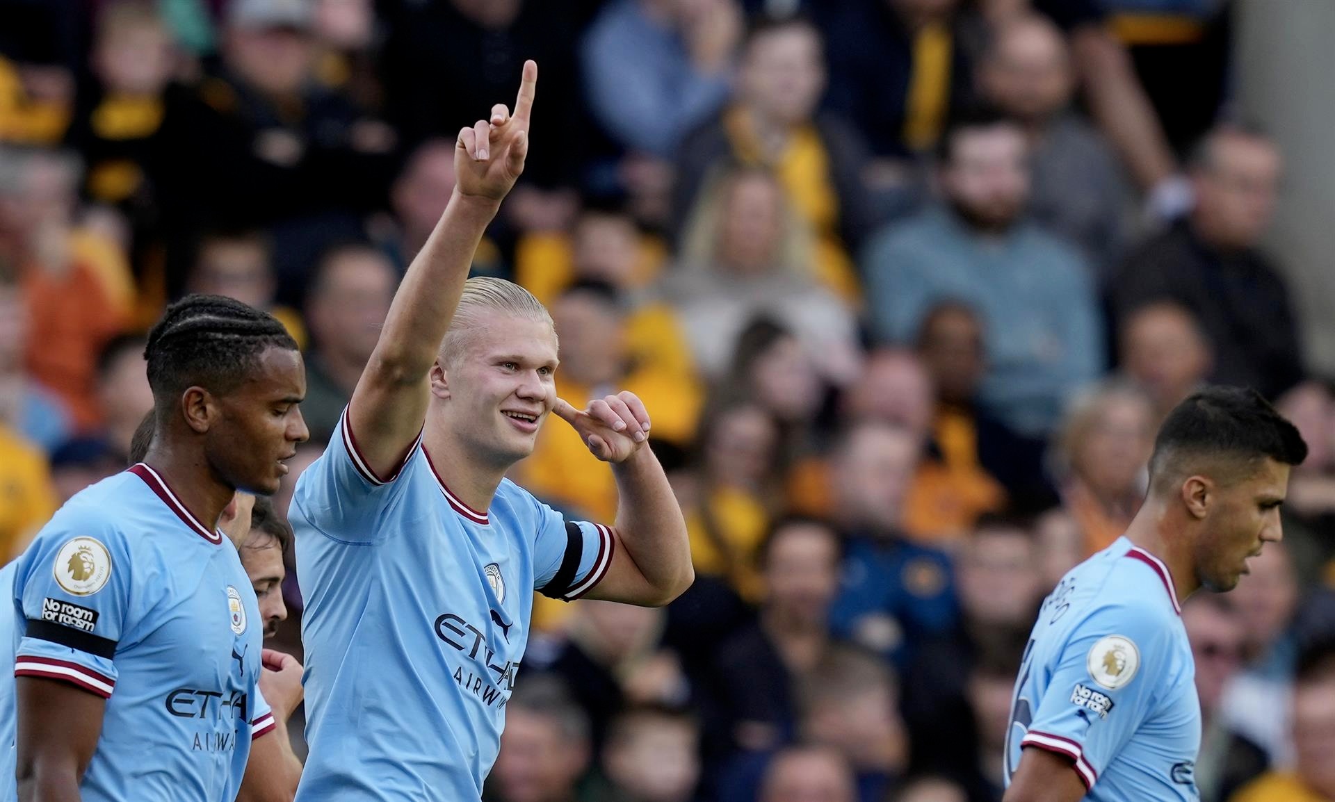 Clinical Man City sink brave 10-man Wolves