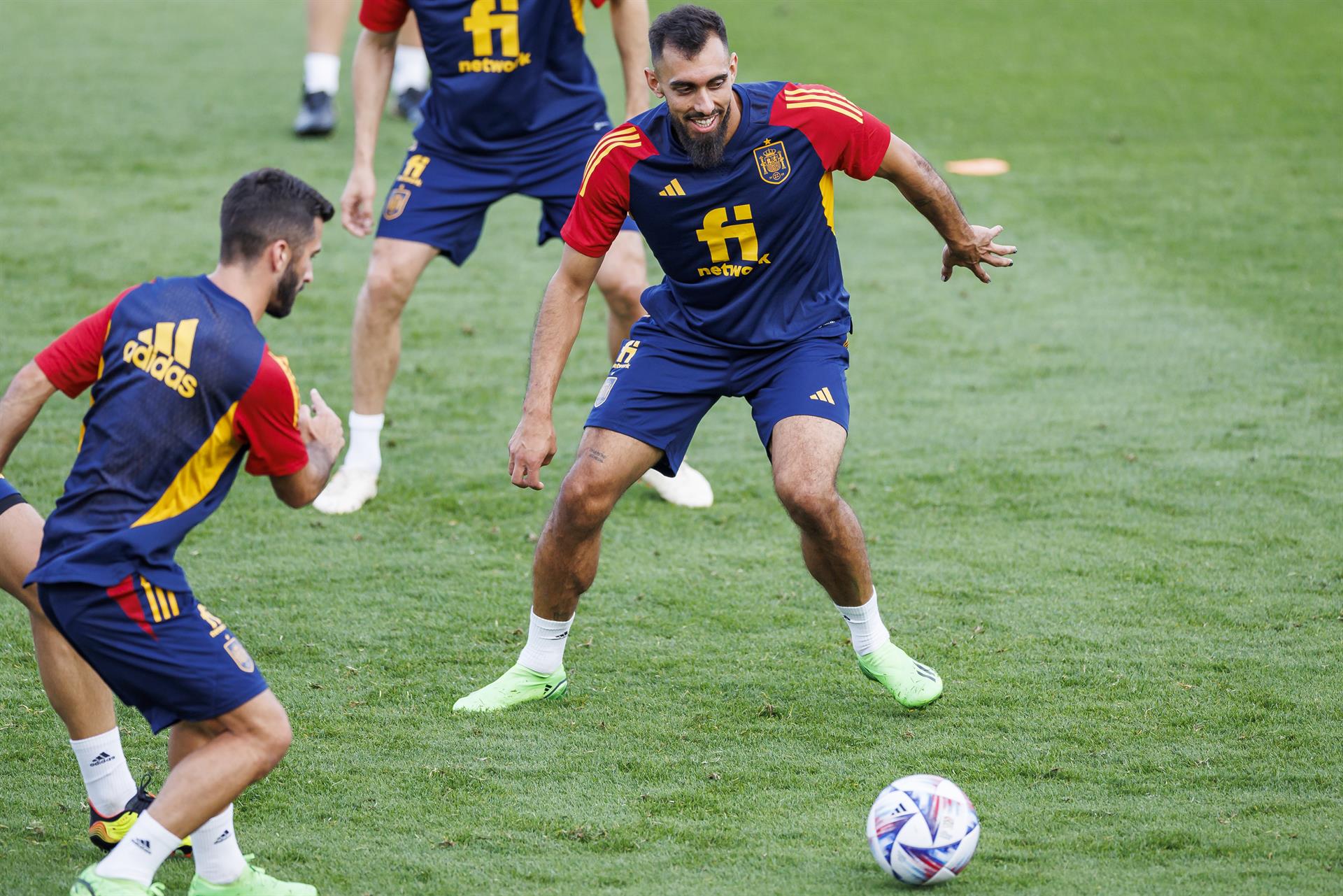 Borja Iglesias, Un Goleador Diferente: "Me Gusta Pintarme Las Uñas Y ...