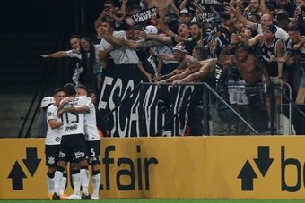 O Corinthians escalou neste sábado a segunda posição do Brasileiro ao derrotar por 2 a 1 o Athletico Paranaense, na trigésima primeira rodada da competição.