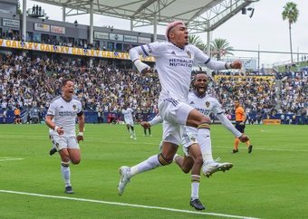Los Ángeles Galaxy superó al Nashville por la mínima en un duelo de los 'play offs' de la MLS. El solitario tanto de Julián Araujo hizo que su equipo se cite en la siguiente ronda con Los Ángeles FC de Carlos Vela y Gareth Bale.