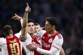 L'Ajax a battu l'Excelsior 7-1 pour reprendre la tête de l'Eredivisie. Jorge Sanchez a marqué son premier but européen dans le premier quart d'heure du match.