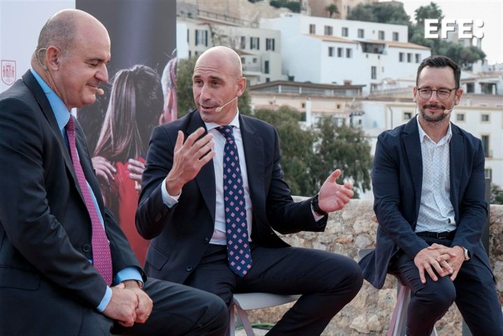 Rubiales said that grassroots investment is thanks to the Super Cup. EFE