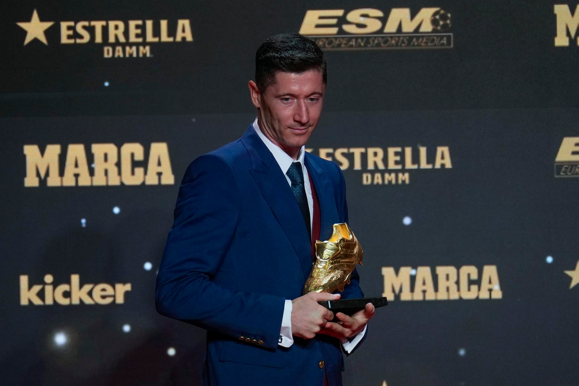 Lewandowski asked for patience for Xavi's project. EFE