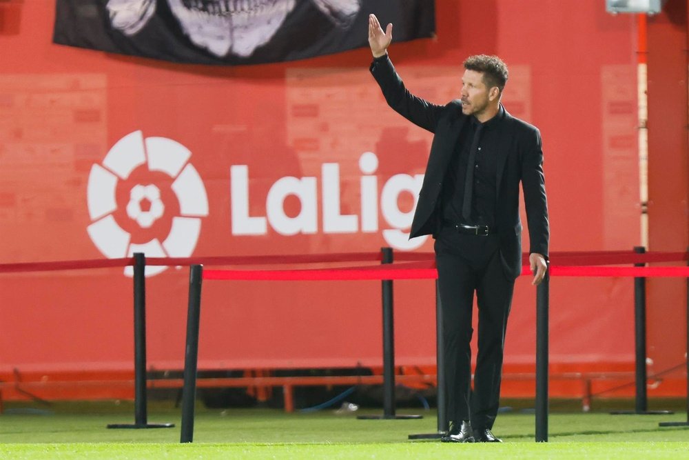 Simeone will look for another full-back because he has no back-up for Reguilon. EFE