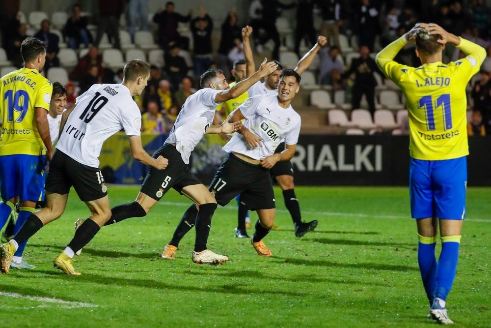 Remontada 'in extremis' y sopapo al Cádiz. EFE