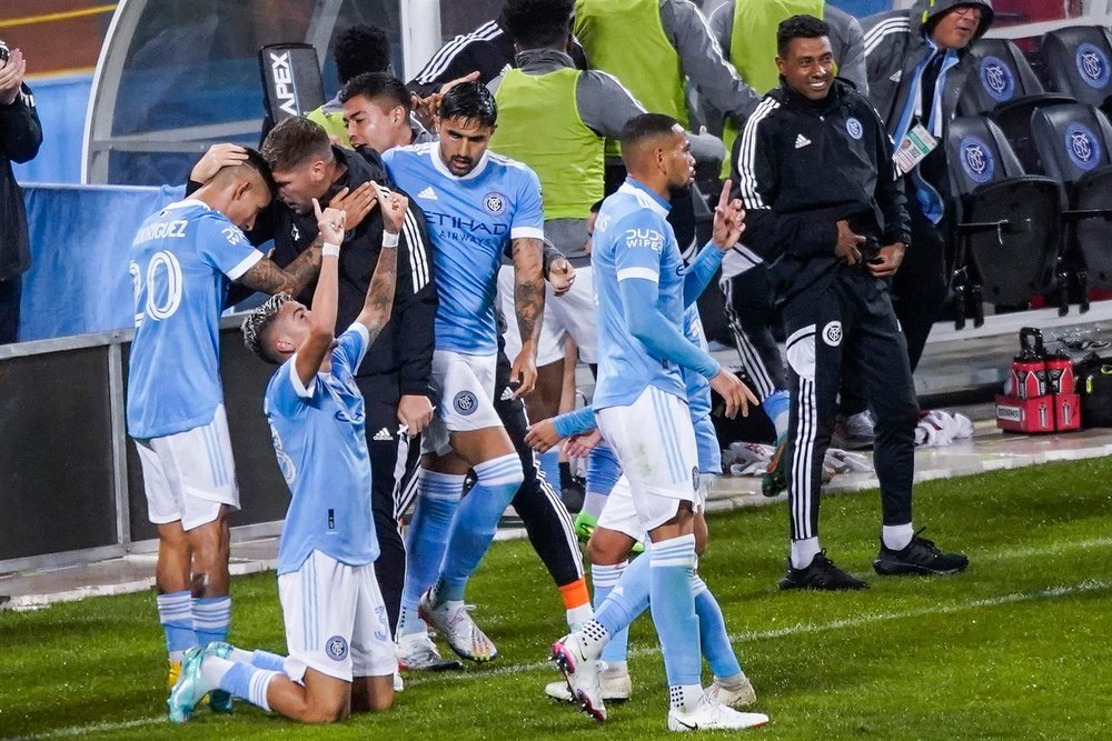 New York advances to the playoffs on penalties. EFE