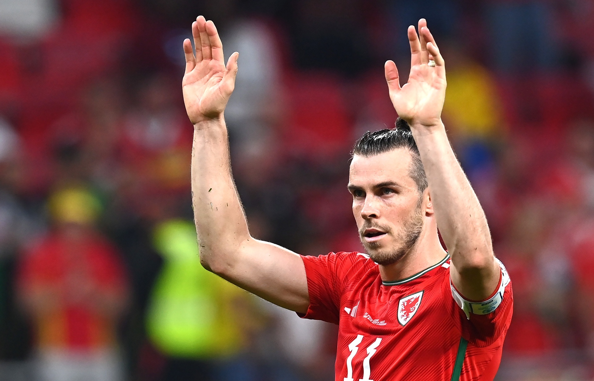 Bale, en acción con Gales