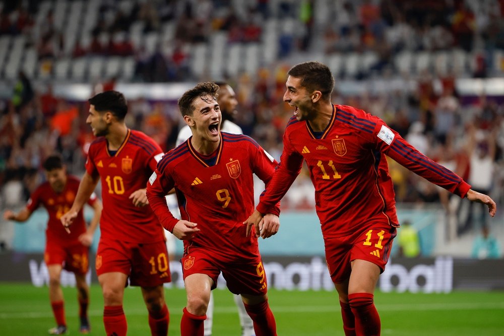 L'Espagne en démonstration pour son entrée en lice dans la compétition. AFP