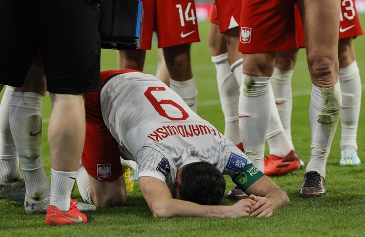 Lewandowski si sblocca nel Mondiale e scoppia in lacrime. EFE