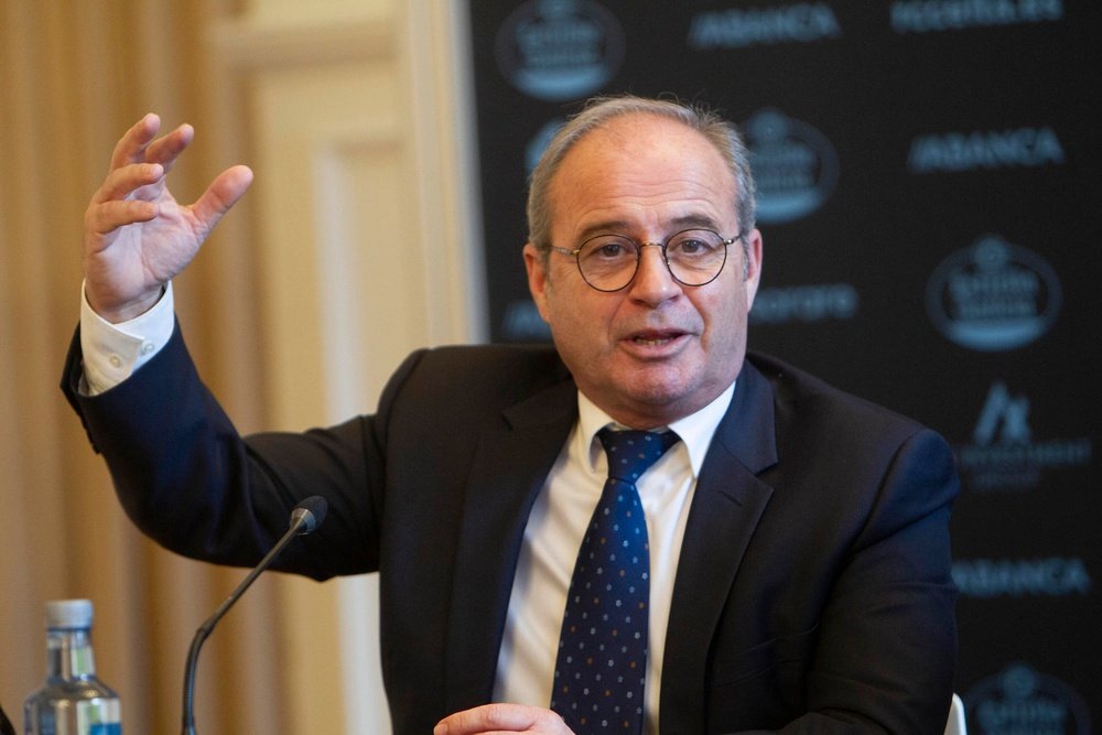 Mbappe's possible departure has left Luis Campos' position very much in doubt. EFE