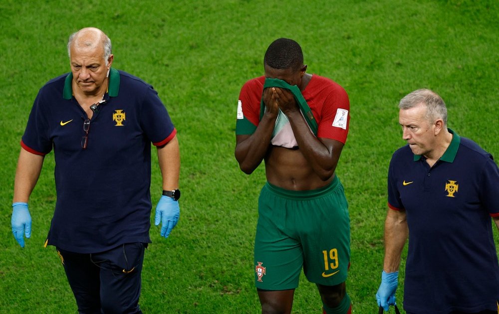 Nuno Mendes se lesionó contra Uruguay. EFE