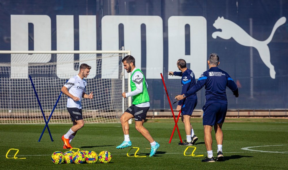 Jose Luis Gaya returned to Valencia training on Tuesday. EFE