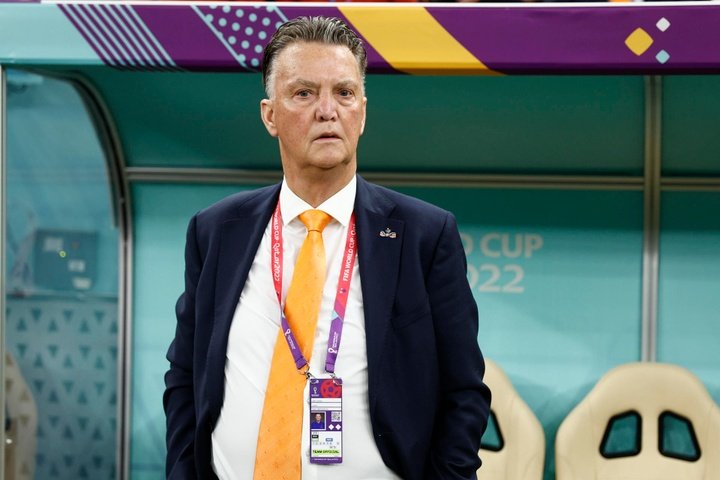 Van Gaal has announced he is cancer-free. EFE