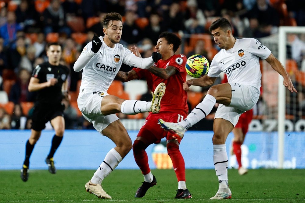 El Valencia perdió en casa ante el Nottingham Forest. EFE