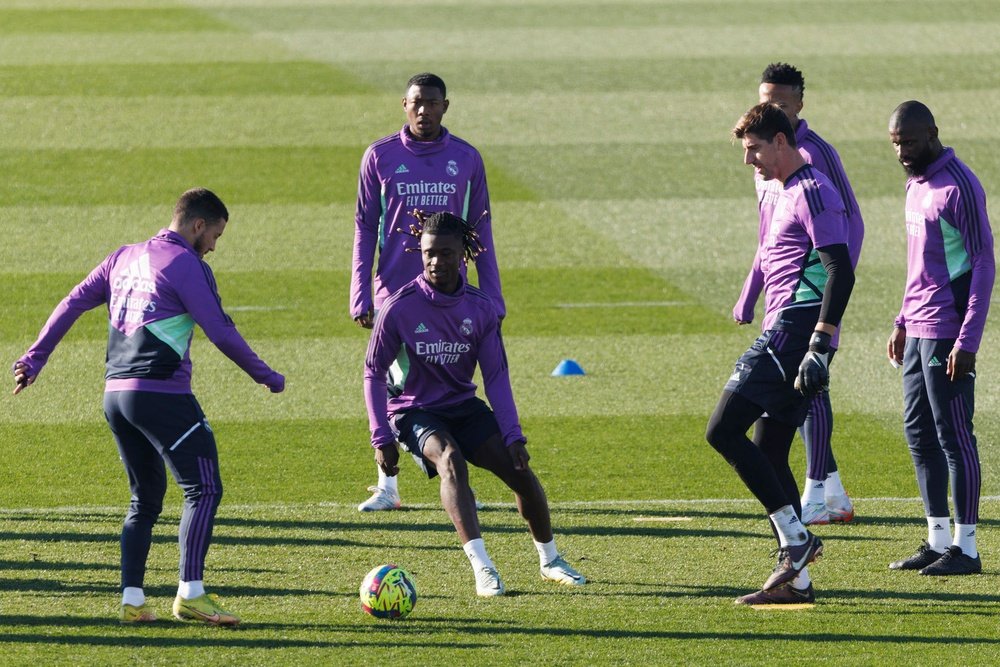David Alaba a fait son retour à l'entraînement avec le Real Madrid. EFE