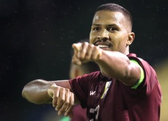 Venezuela's all-time top scorer Salomon Rondon is set to become River Plate's new signing. The 33-year-old striker has just been released from Everton and will sign a one-year contract with the Argentine club.