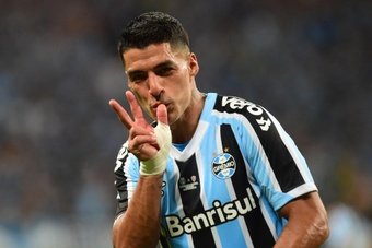 Brilhou a estrela de Luis Suárez na sua estreia com a camisa do Grêmio. O camisa '9' marcou três gols na vitória do 'Imortal' por 4 a 1 para cima do São Luiz.