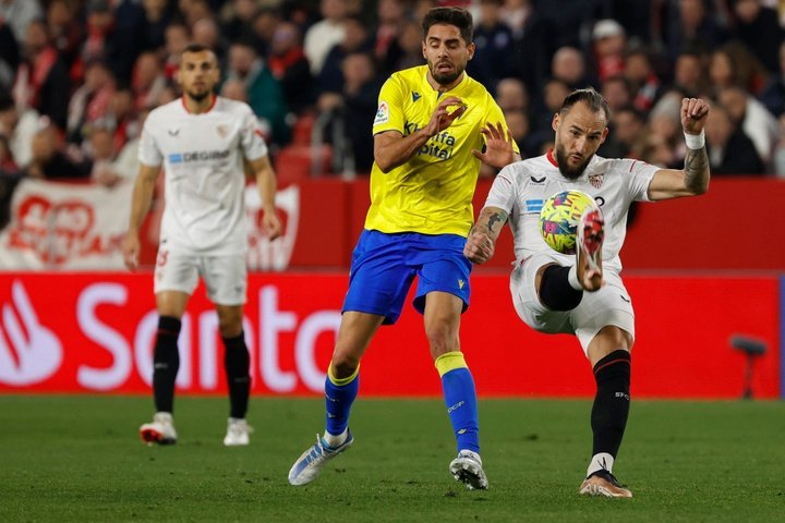 Sevilla snatch win over Cadiz