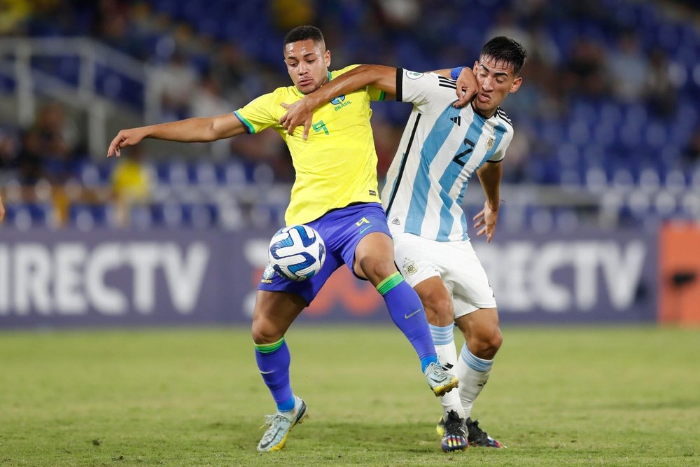 Vitor Roque suena para jugar en el Barça. EFE