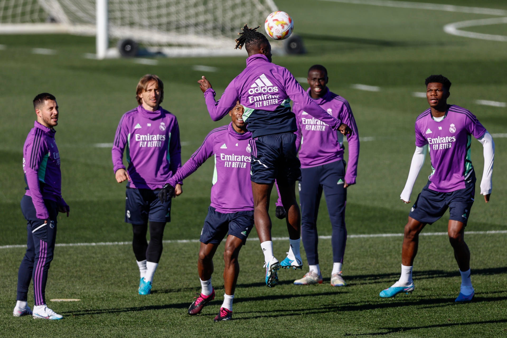 Tchouaméni y Carvajal, bajas; Mario Martín y Arribas, convocados para el derbi