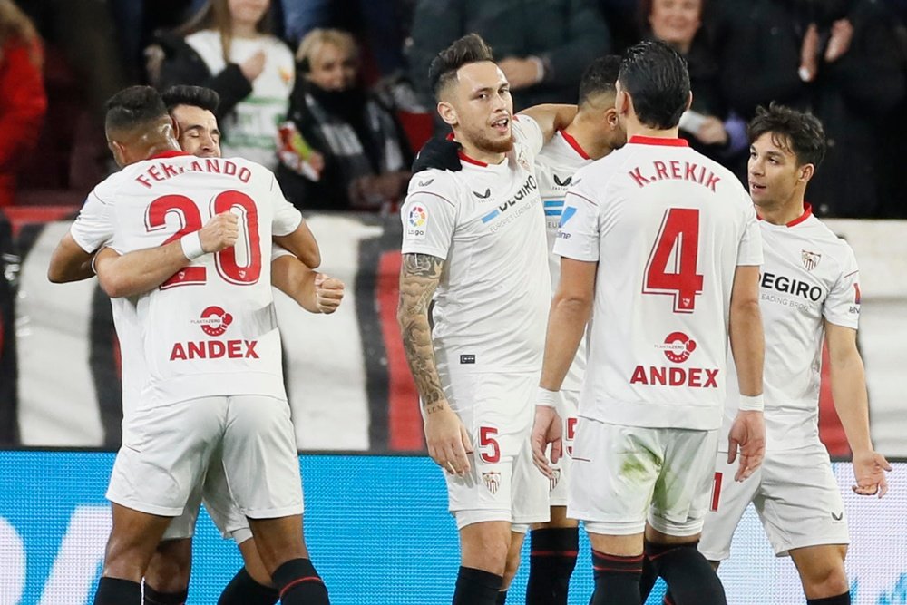 El Sevilla se desahoga y le pone al Elche cara de Segunda. EFE