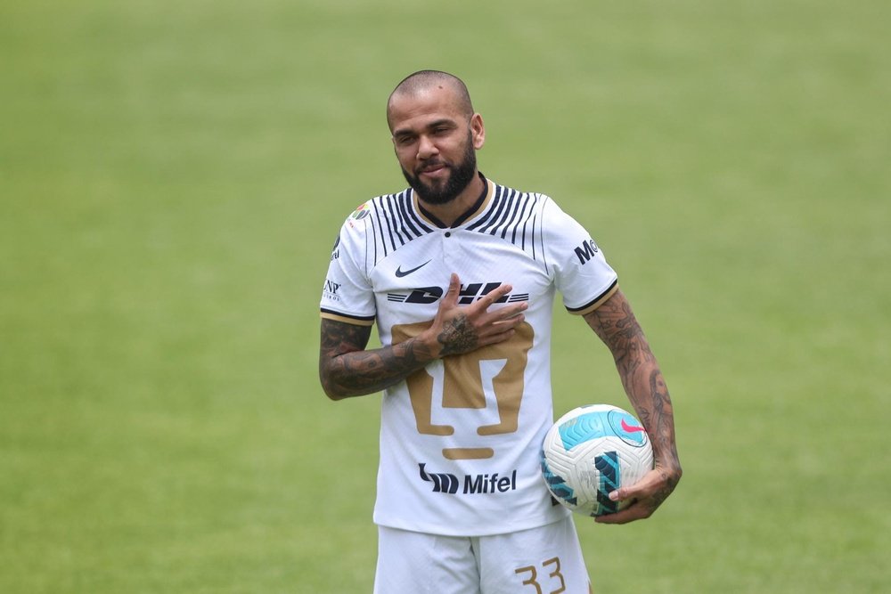 Pumas rescindió el contrato de Alves cuando tras su ingreso a prisión. EFE