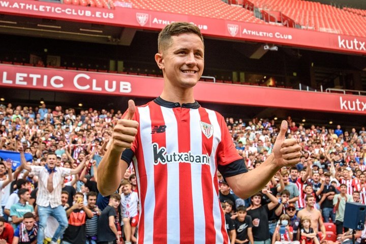 Athletic buy Ander Herrera's signing from PSG
