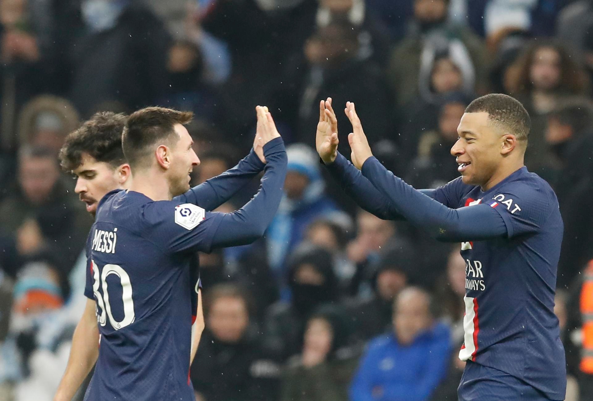 Mbappe and Messi played together at PSG during two seasons. EFE