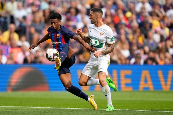 Prováveis escalações de Elche e Barcelona. EFE
