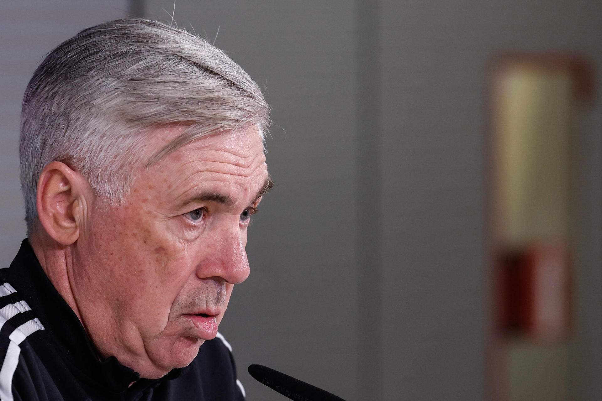 Carlo Ancelotti was self-critical after losing to Barcelona. EFE