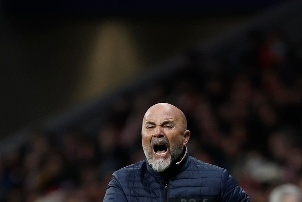 El entrenador del Sevilla, Jorge Sampaoli, durante el partido ante el Atlético de Madrid. EFE/Sergio Pérez