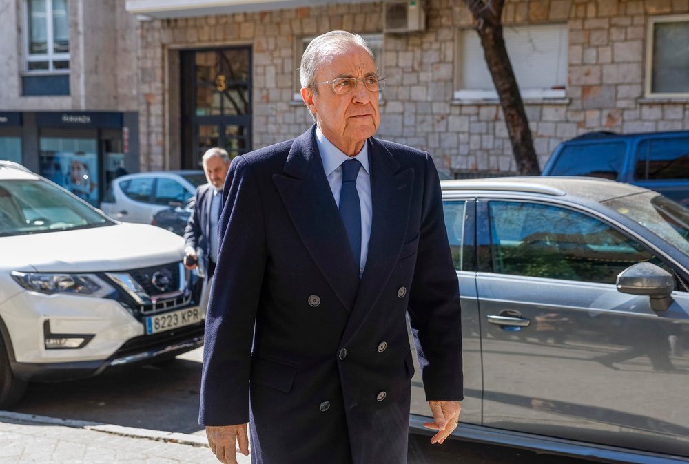 Florentino faltará por primera vez a un 'Clásico' en Barcelona. EFE