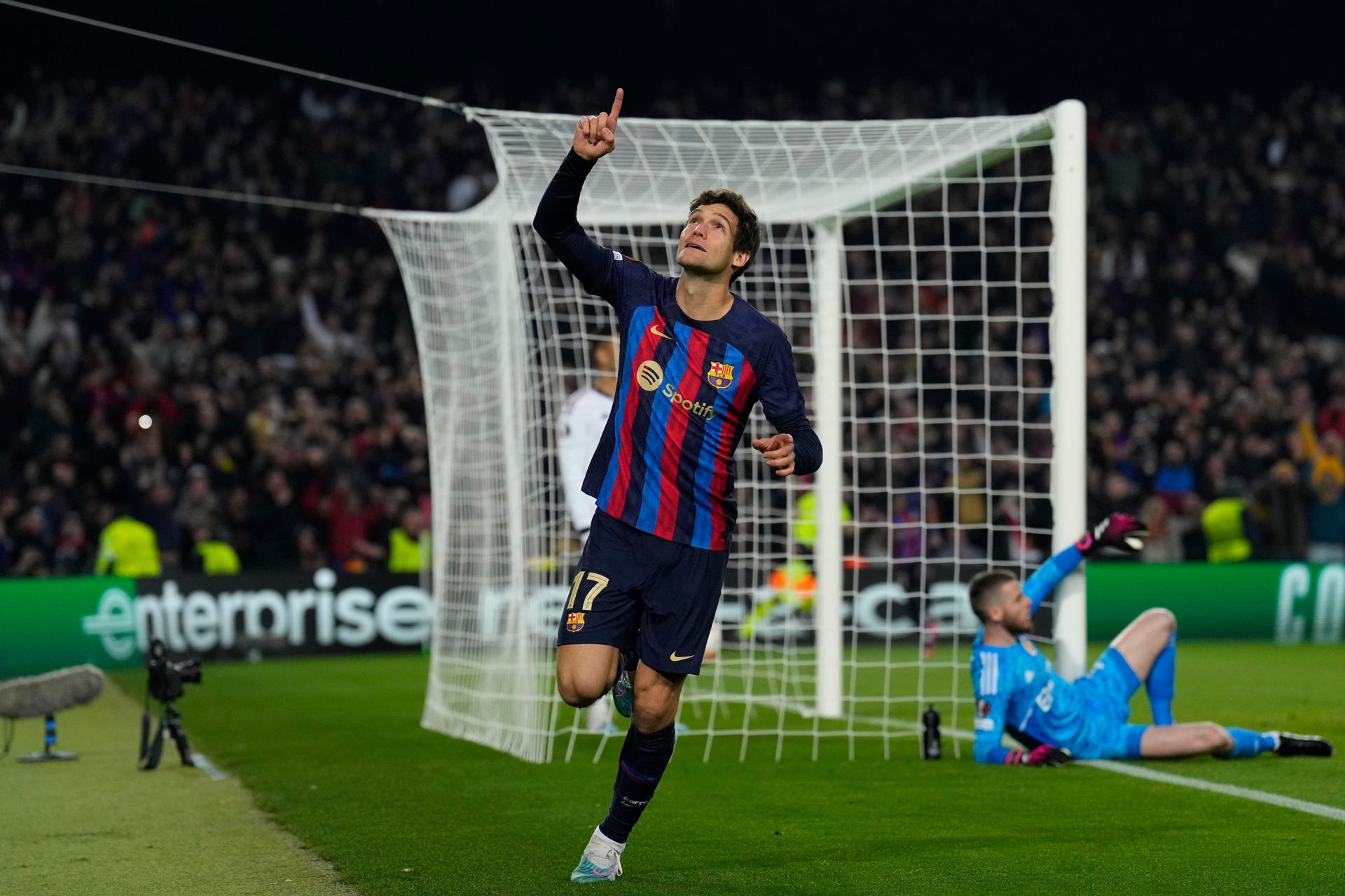 Man Utd eyeing Barca's Alonso to fill void left by Shaw