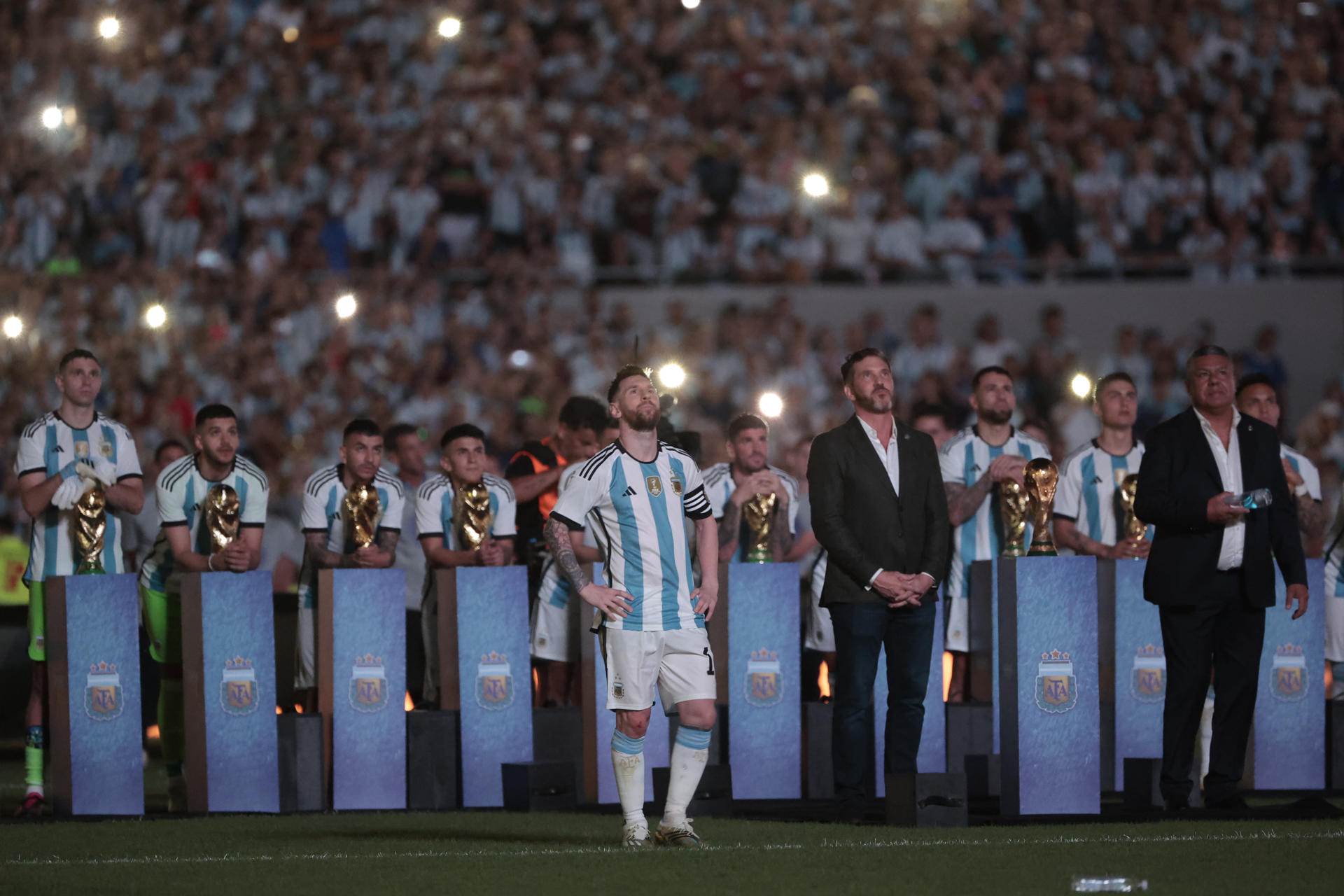 Jogo do Manchester City, tricampeão inglês, termina em celebração