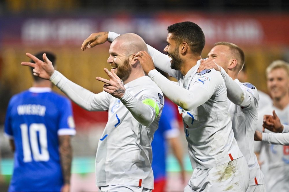 Islandia sumó sus primeros tres puntos del torneo. EFE