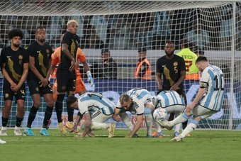 L'Argentina non si è contenuta nell'amichevole contro il Curaçao, vinta dai sudamericani per 7-0. Tra i protagonisti dell'incontro, c'è il solito Lionel Messi, che ha messo la firma ad una tripletta, insaccata nel corso di 38 minuti.