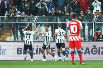 Dans le cadre d'un match amical organisé pour reverser un maximum de fonds aux victimes du tremblement de terre qui a touché la Turquie le 6 février dernier, l'Atlético a été battu 2-0 par l'équipe de Besiktas, à Istanbul.