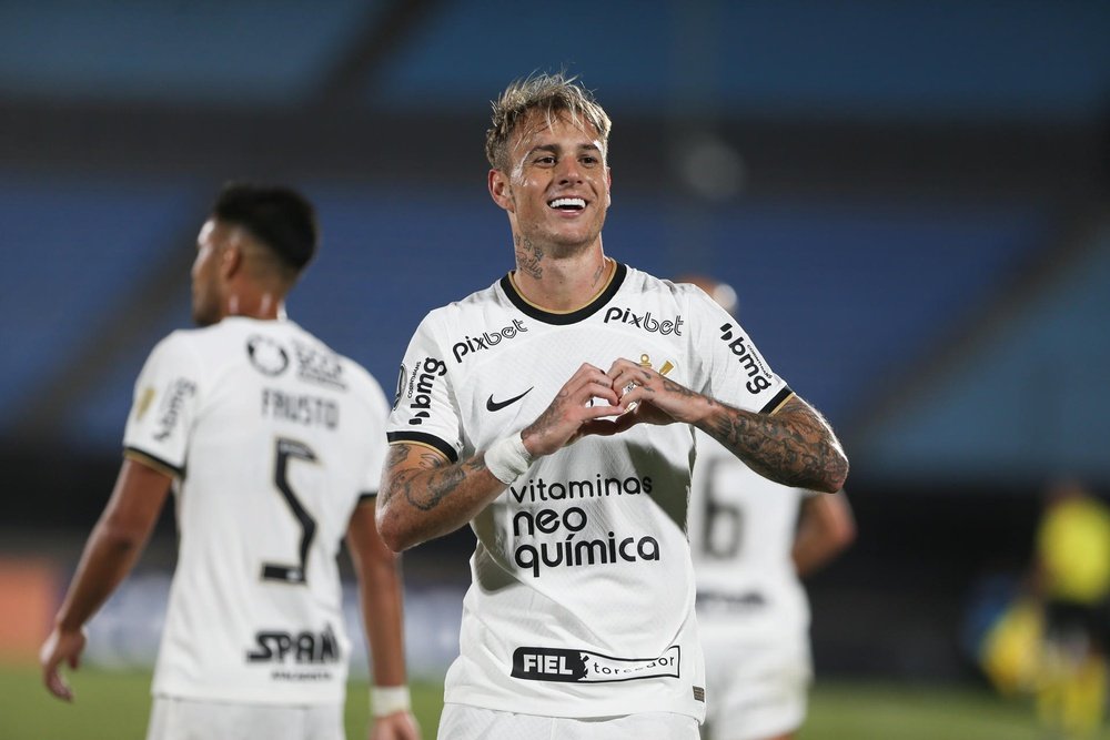 Escalações confirmadas de Flamengo e Corinthians. EFE