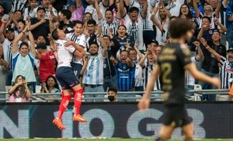5 duelos se disputaron en la continuación de la jornada en México. Puebla vapuleó a Tijuana (5-2) mientras que San Luis y Atlas empataron sin goles (0-0). Con un 4-1 terminaron el Monterrey-Pumas y el Chivas-Mazatlán. Cruz Azul, por último, venció por 3-2 a Santos Laguna.