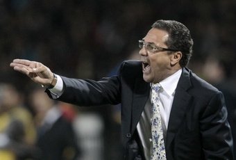 Corinthians, después de jugar la ida de la semifinal de la Copa Sudamericana ante Fortaleza, ha decidido prescindir de los servicios de su técnico, Vanderlei Luxemburgo.