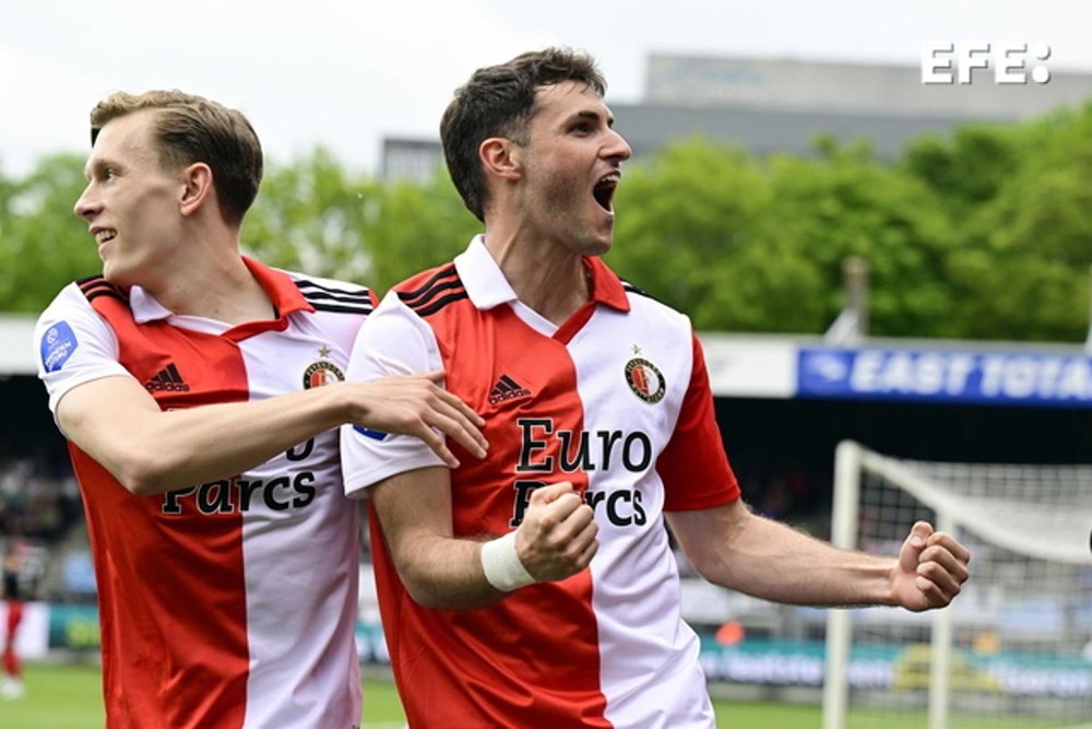 Santiago Giménez no para de marcar goles. EFE