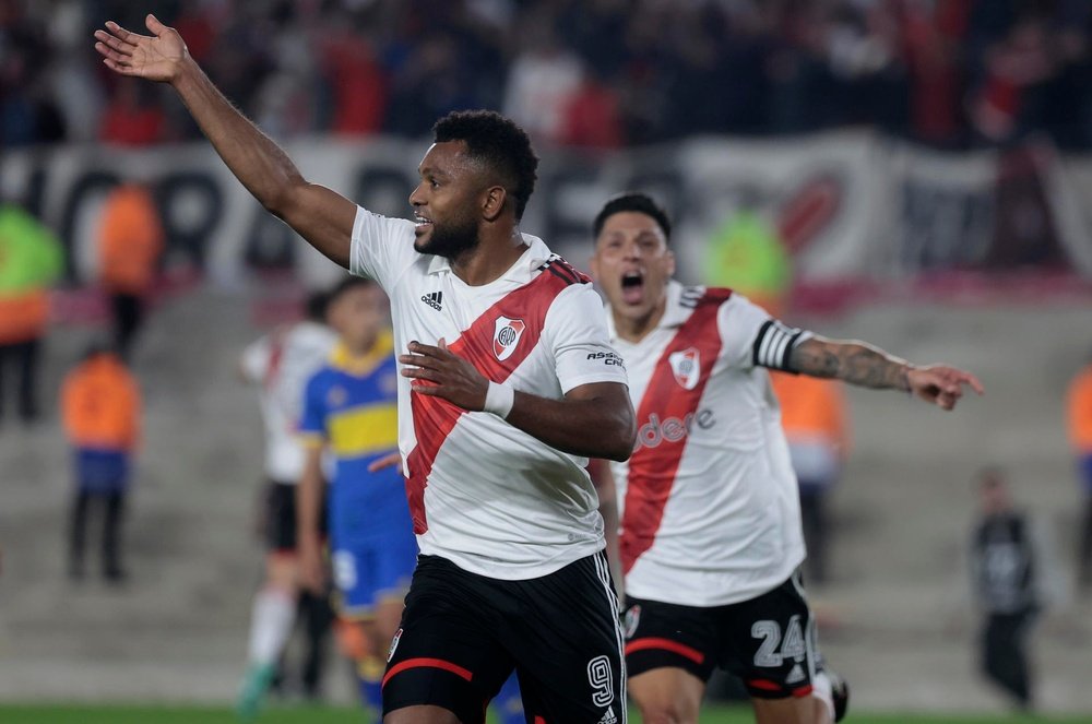 River Plate remporte le Superclásico à 10 contre 8. EFE