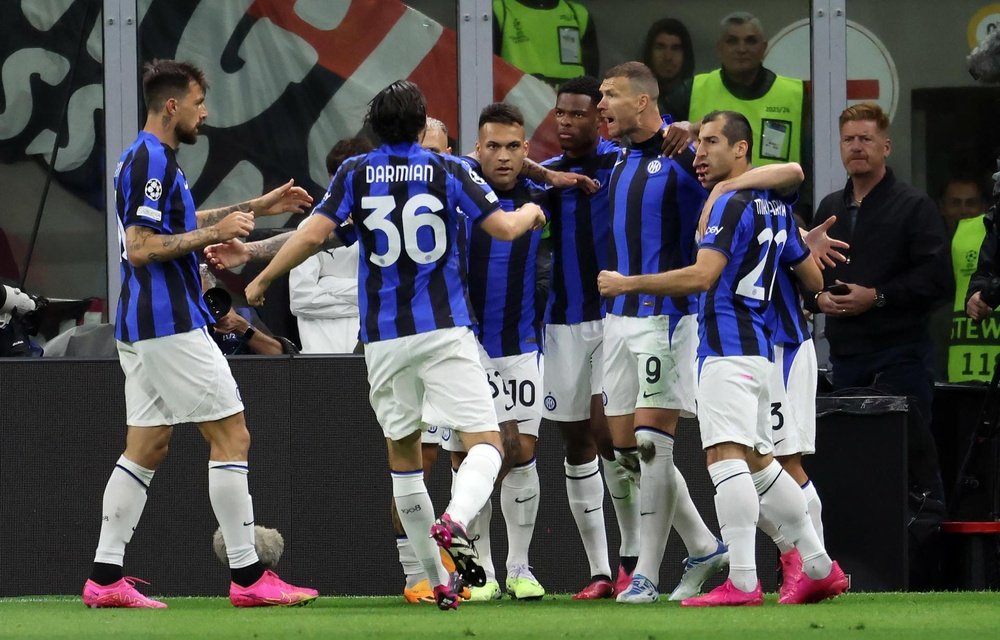 A Inter dá uma aula de futebol ao Milan. AFP