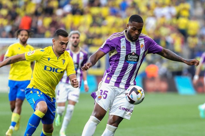 Larin lo apuesta todo al violeta