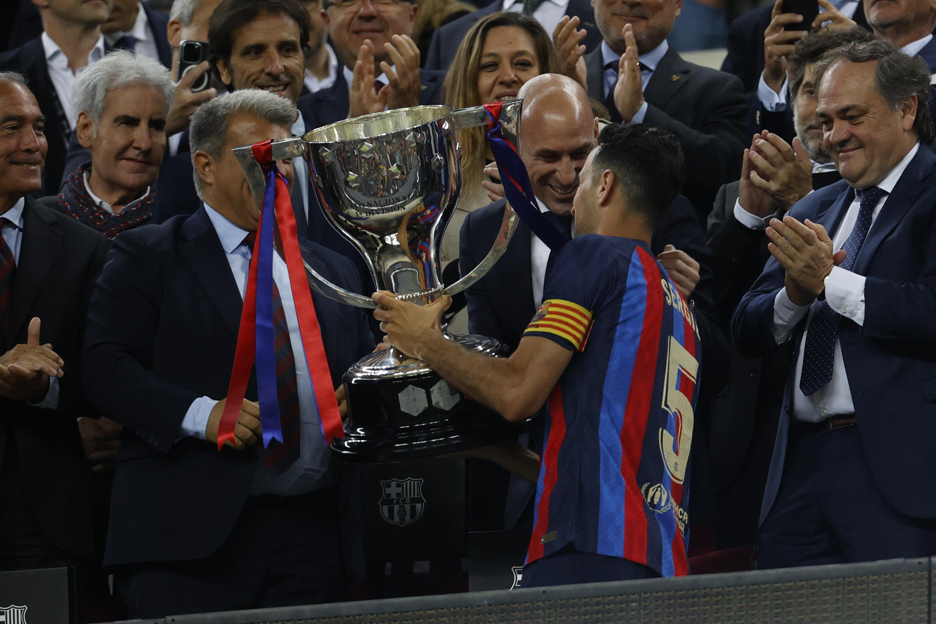 Busquets and Xavi took the floor after lifting La Liga trophy | Flipboard