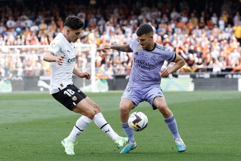 Ceballos (R) has recovered from a grade III sprain in his right ankle. EFE