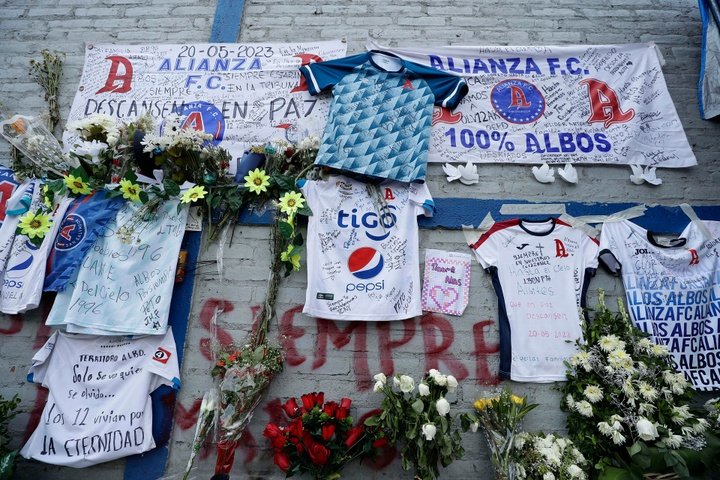 El Salvador suspends league after tragedy