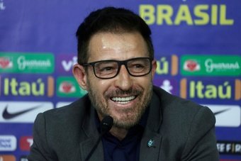 O Brasil está convocado para as partidas amistosas do mês de junho contra Guiné e Senegal. Ainda sem treinador, coube a Ramon Menezes anunciar a lista.
