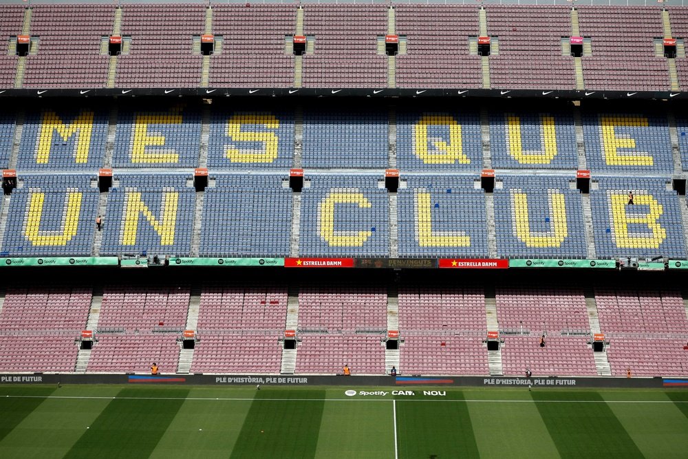 Más del 50% de los socios del Barça no han actualizado el censo. EFE
