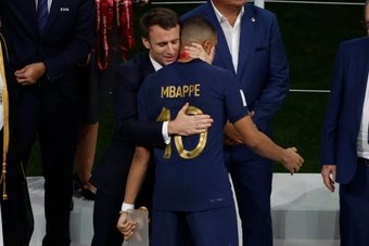 Macron espera ver en los Juegos a Mbappé. AFP